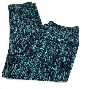 Nike medium work out capris